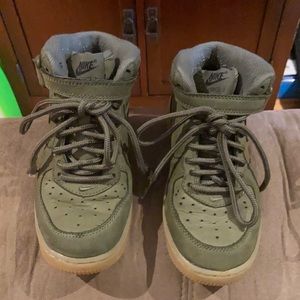 Kids Nike Air Force 1 Sneakers